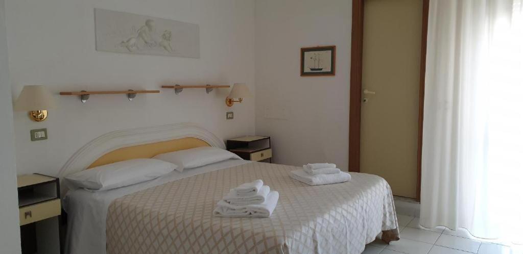 Hotel Continental Cattolica Exterior foto